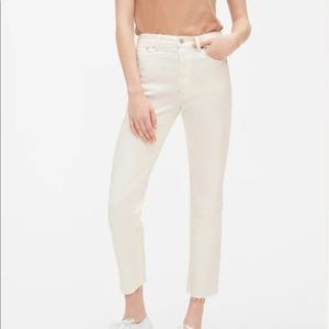 High Rise Curvy Cheeky Straight Jeans with Raw Hem